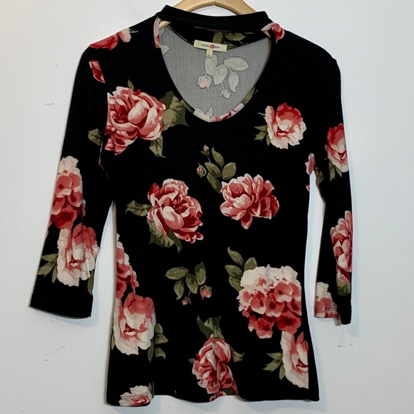 NWOT V-Neck Choker Floral Rose Print Black Top - Picture 5 of 8